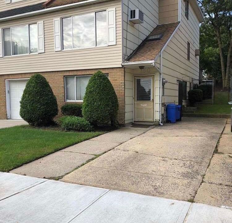 1st image of 150 Sandalwood Dr #1