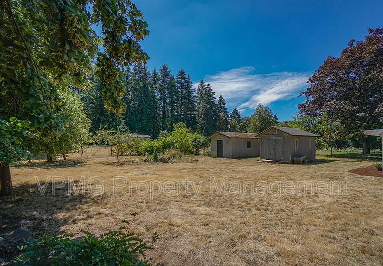 19505 NE 11th St — Photo 35