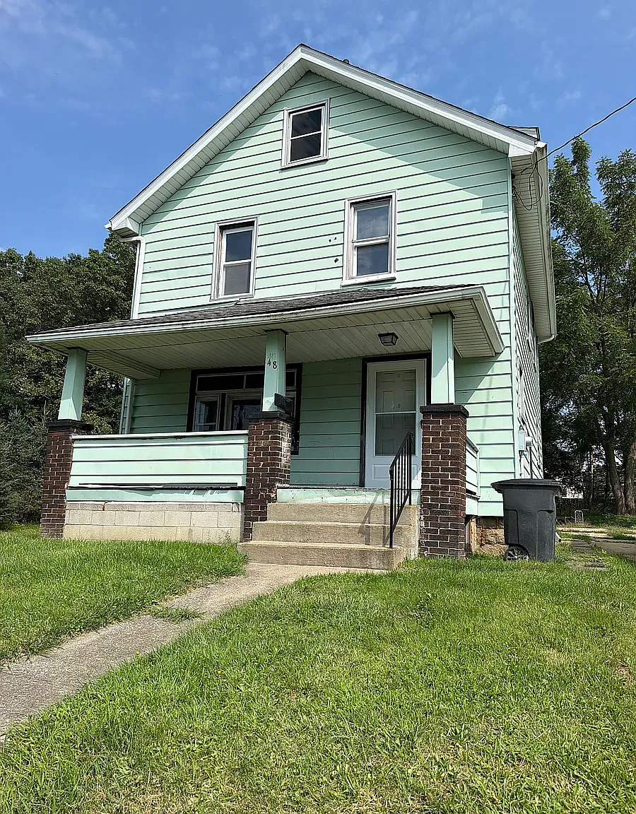 3 bed, 1248 sqft, $895 — Photo 1