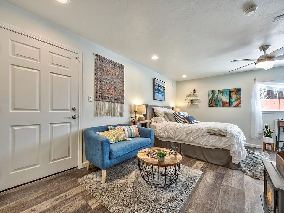1st image of 969 Edgewood Cir