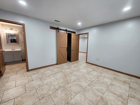 5th image of 208 W Jarrell St