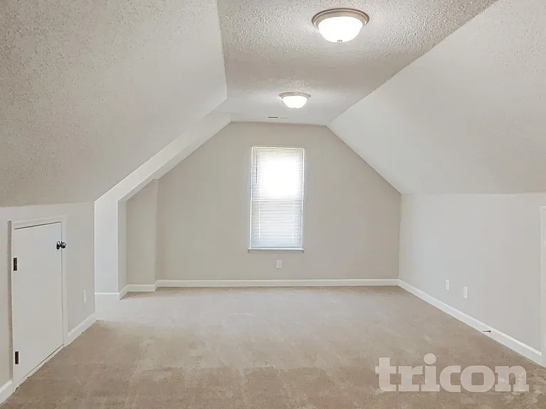 809 Valley Creek Dr — Photo 10