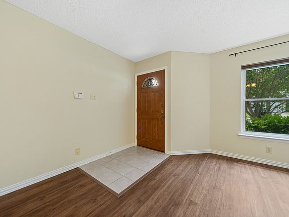 ENTRY/FOYER