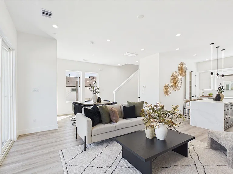 2421 Harrington St — Photo 25