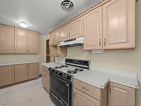 4th image of 2031 W Pleasant Valley Rd
