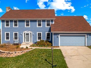 1208 Foxwood Trl, Waukesha, WI 53189