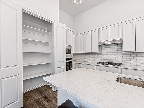 5th image of 214 Woodson St