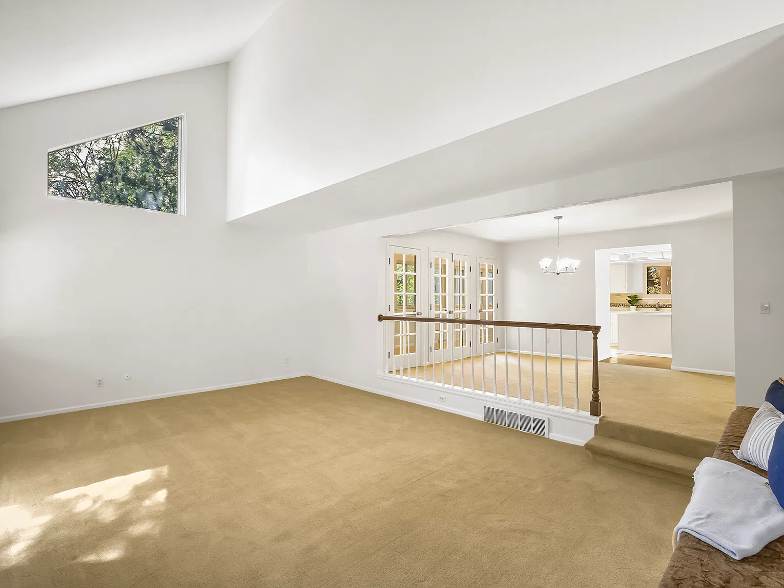 3 bed, 2.5 bath, 3703 sqft, $3,300 — Photo 2