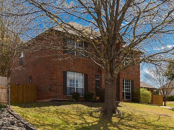 3rd image of 903 Mountain View Dr