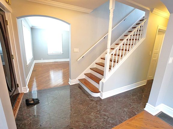 2nd image of 6824 N Kedvale Ave