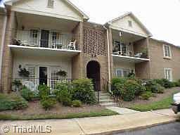 1st image of 3 Fountain View Cir APT A