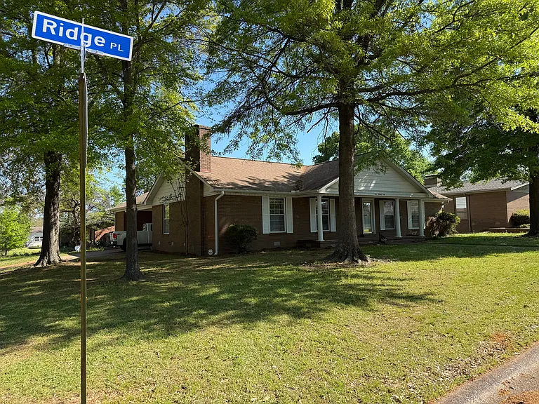 106 Ridge Pl — Photo 1