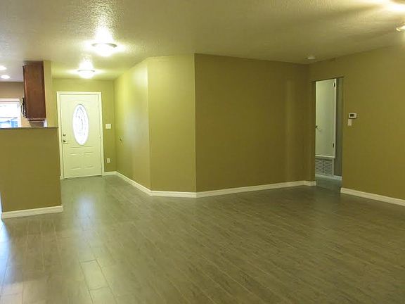 4th image of 4743 Larchmont Ct