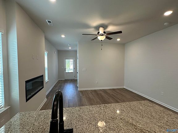 4th image of 7212 Fox Glen Cir SE