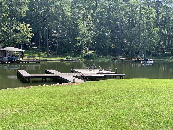 3rd image of 61 NE Lakewood Dr