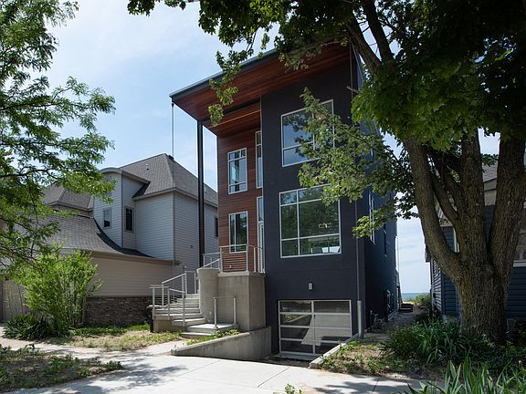 3rd image of 1112 Lions Park Dr