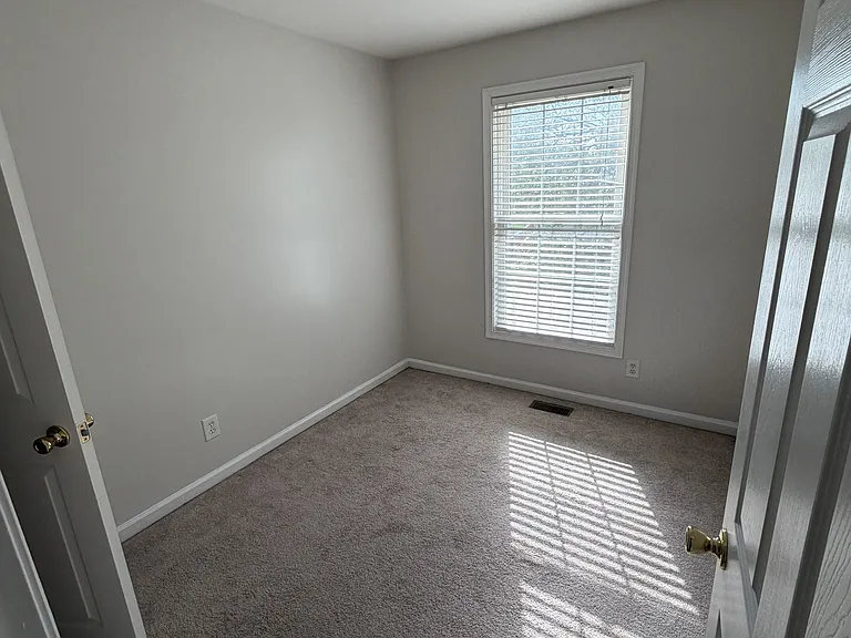 160 Lee St #1 — Photo 11