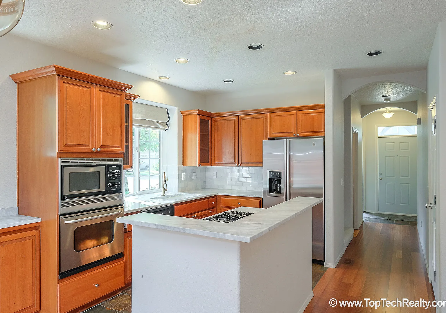 Lovely 4 Bedroom | 2.5 Bathroom | Corner Lot Single Family Home | In Beautiful Orenco Gardens Com... — Photo 3