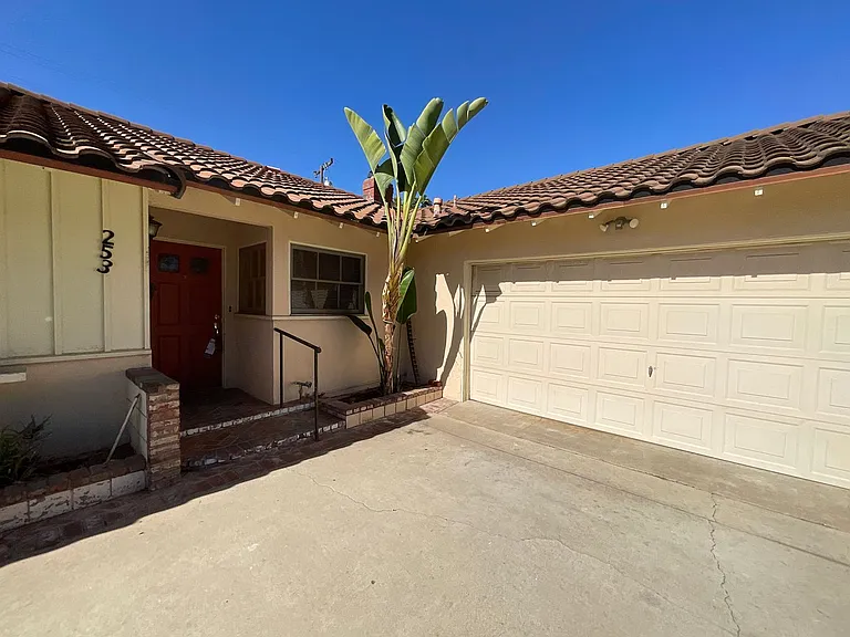 2539 E Seville Ave — Photo 30