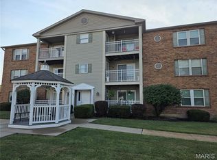 166 Samarra Estates Dr APT G, Fenton, MO 63026