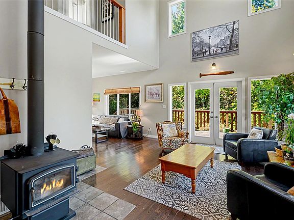 3rd image of 2835 Olympic Rd
