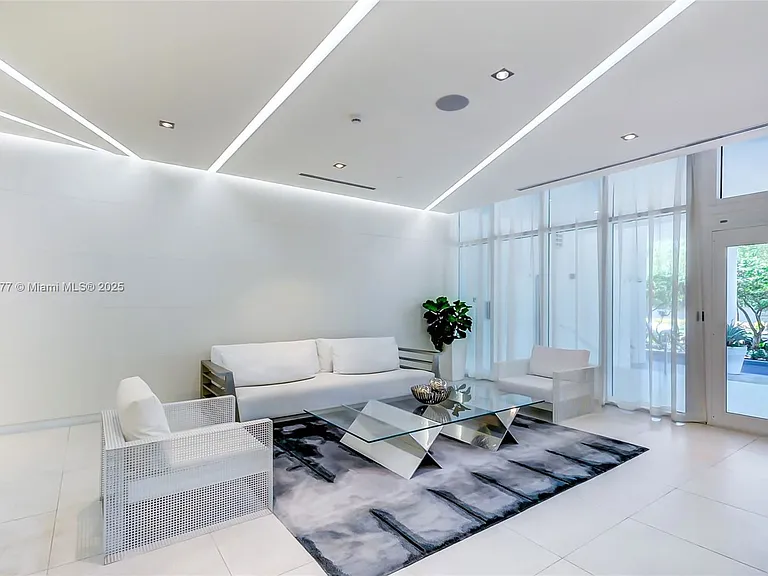4250 Biscayne Blvd #918 — Photo 33