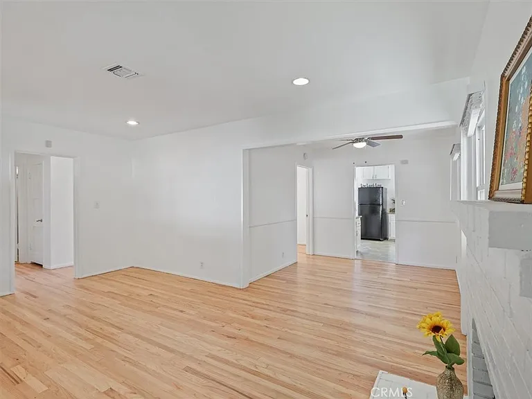 15460 Sylvan St — Photo 12