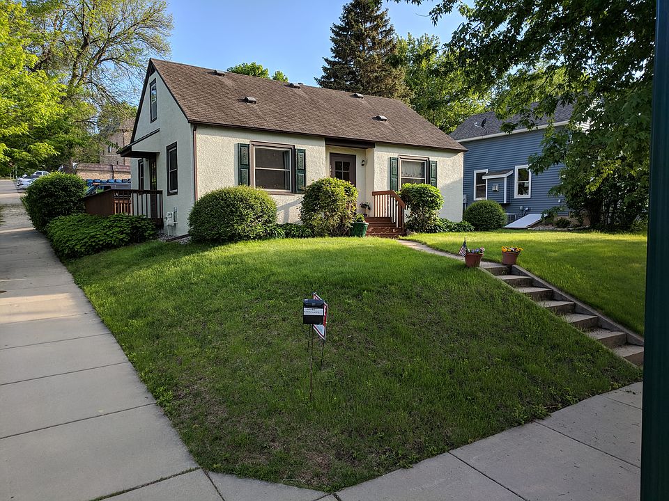 1st image of 141 Lake St E