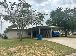 821 Nancy Ln, Pleasanton, TX 78064