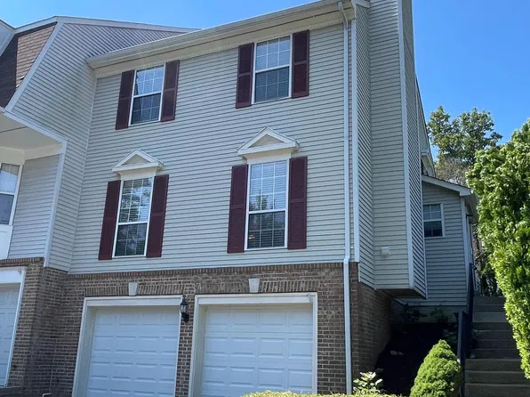 100 Waltham Ct, Sterling, VA 20165