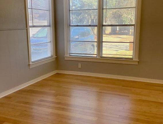 4th image of 213 Donald St