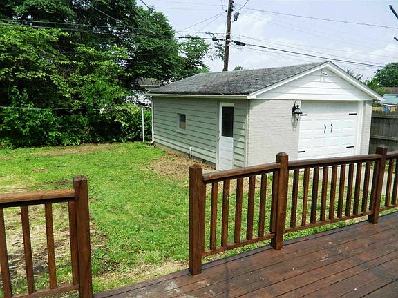 3rd image of 1829 Broadmoor Ave