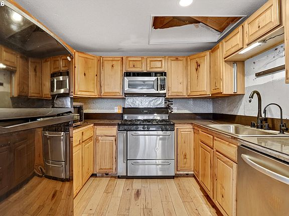 4th image of 2607 E 26th St