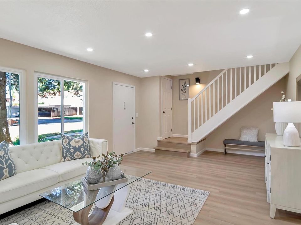 2nd image of 213 El Rancho Verde Dr