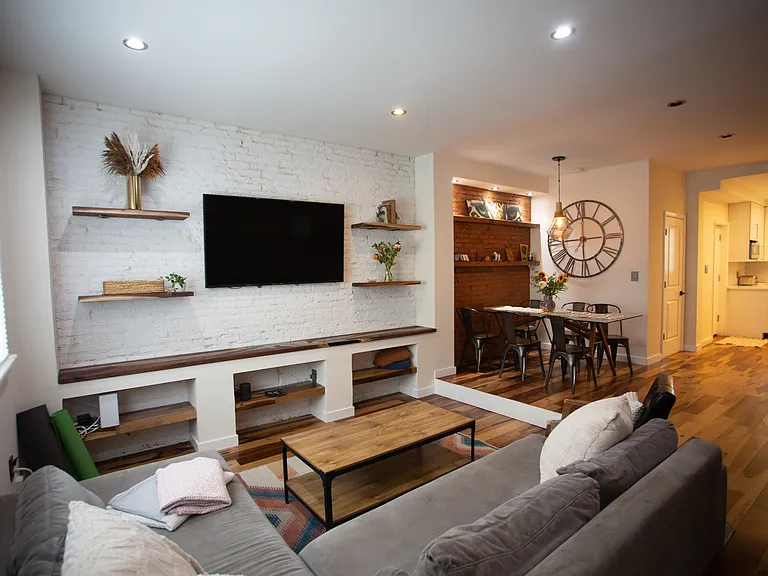 2404 E Cumberland St — Photo 3