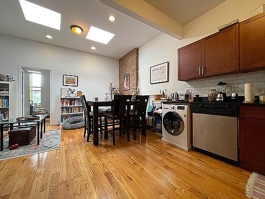 2nd image of 418 Putnam Ave #3
