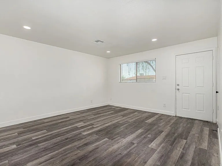 5525 N 27th Dr #17 — Photo 16