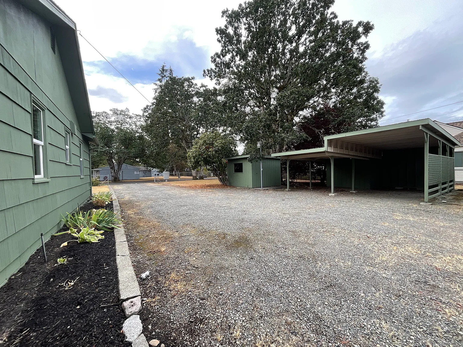 3 bed, 2368 sqft, $3,450 — Photo 2