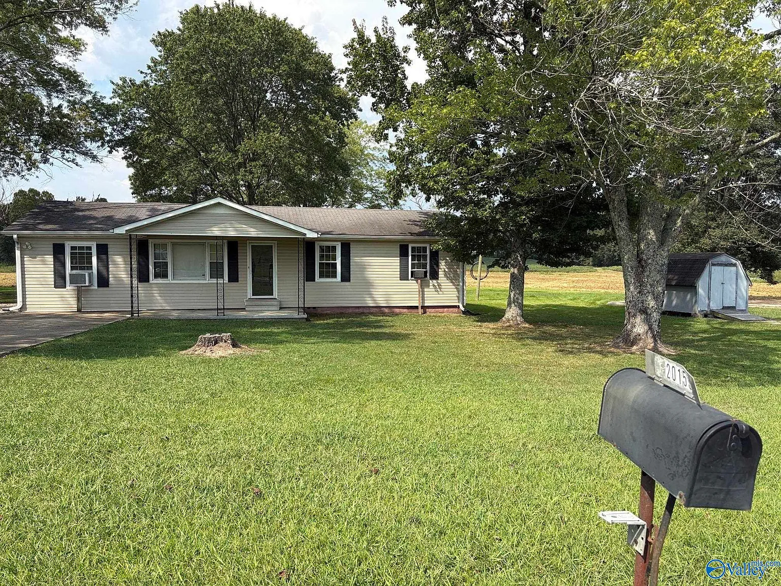 3 bed, 1.0 bath, 1232 sqft, $800 — Photo 2