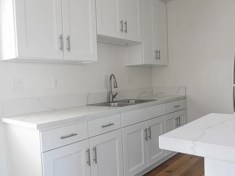 815 Loma Ave #14 — Photo 3