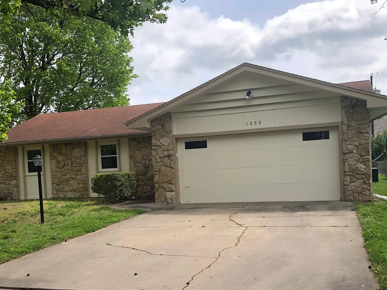 3 bed, 1349 sqft, $1,675 — Photo 2