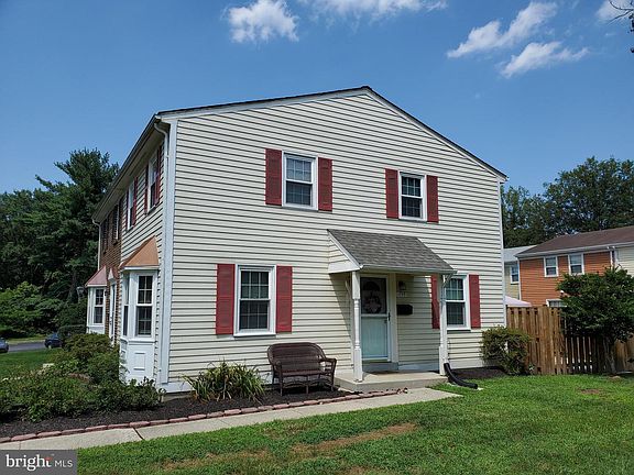 2nd image of 1755 Sharwood Pl #12