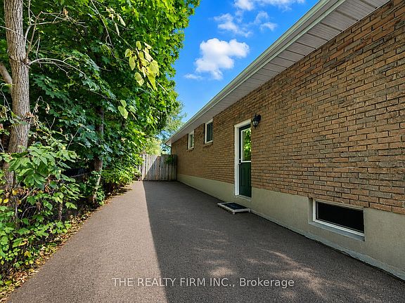 3rd image of 2 Noel Ave