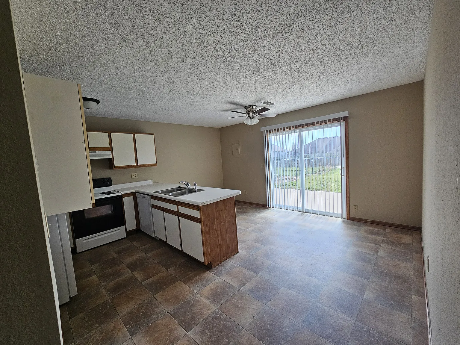 1705 W 8th St Terr - A — Photo 2