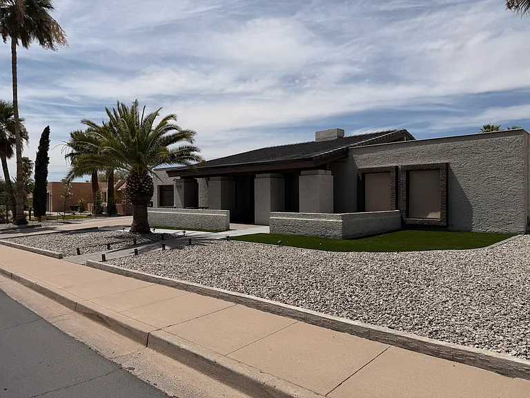 910 E Beck Ln — Photo 2