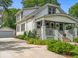 8143 N Port Washington Rd, Fox Pt, WI 53217