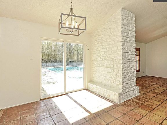 4th image of 8637 Mountain Crest Dr