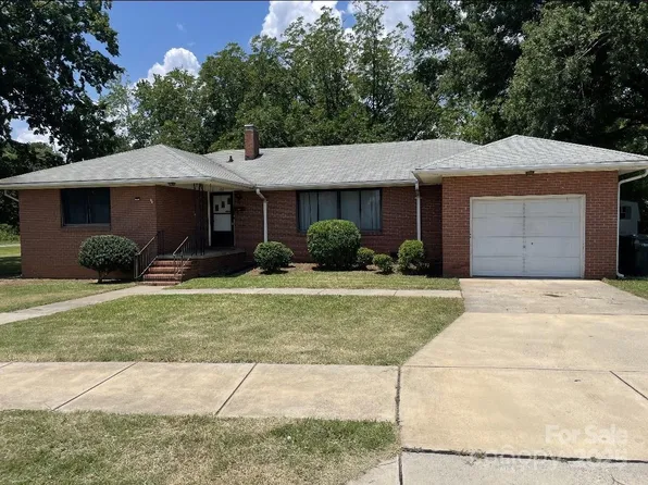 102 Stewart St NW, Concord, NC 28027