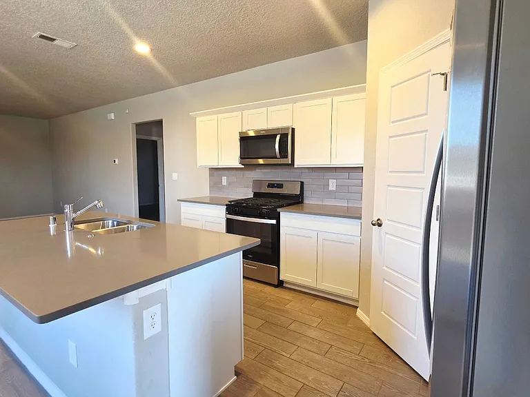 748 Amatista Loop SE — Photo 24