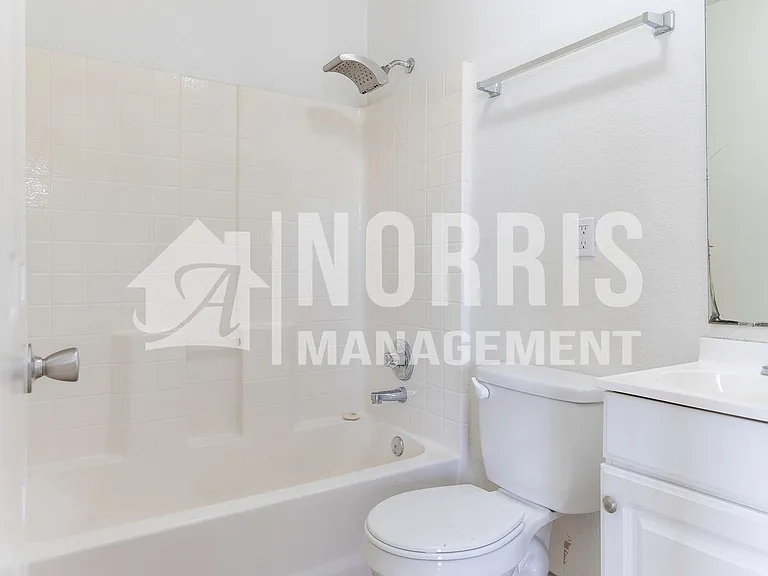 710 N Olive Ave — Photo 28